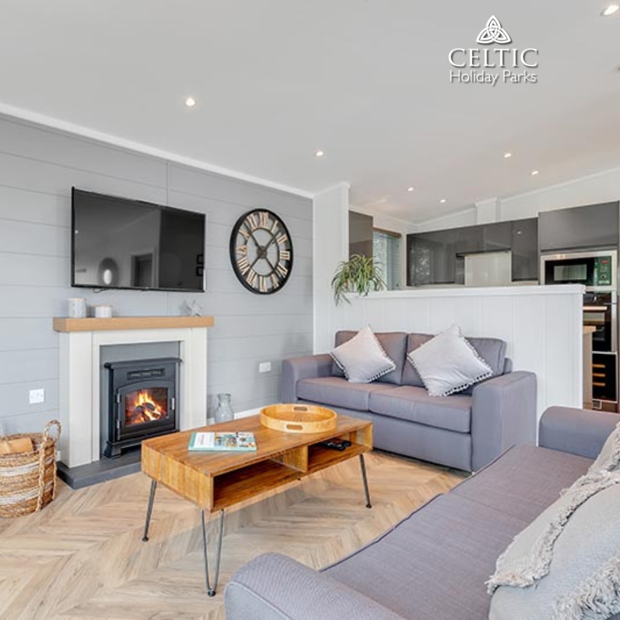 Last Minute Dovecote Luxury Lodge Hot Tub Holiday this October!